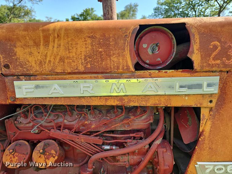 image for item EO1079 1963 International Harvester Farmall 706 tractor