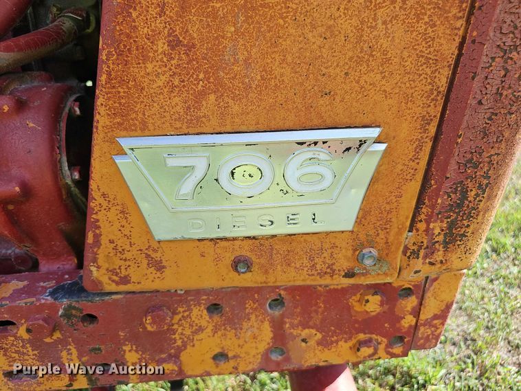 image for item EO1079 1963 International Harvester Farmall 706 tractor
