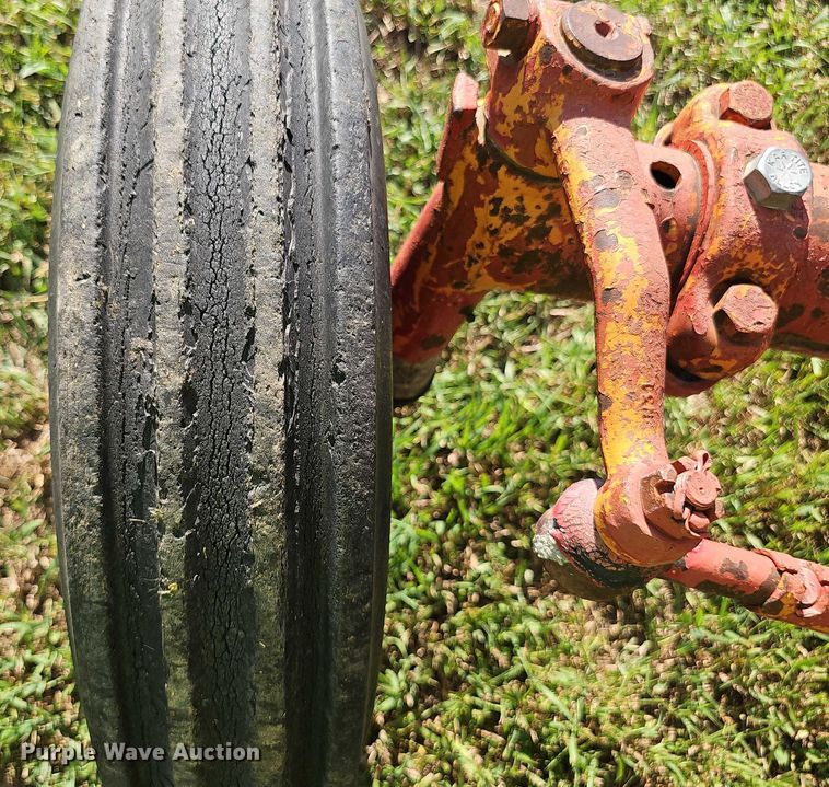 image for item EO1079 1963 International Harvester Farmall 706 tractor