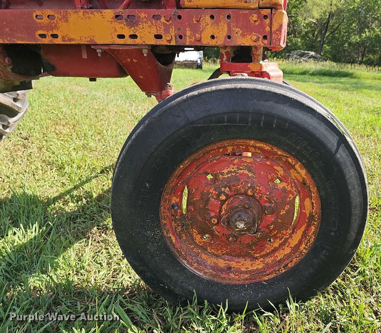 image for item EO1079 1963 International Harvester Farmall 706 tractor