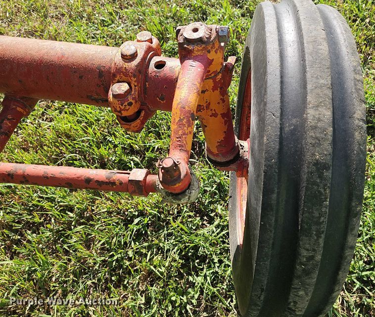 image for item EO1079 1963 International Harvester Farmall 706 tractor