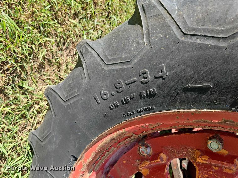 image for item EO1079 1963 International Harvester Farmall 706 tractor