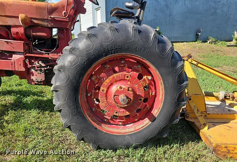 image for item EO1079 1963 International Harvester Farmall 706 tractor