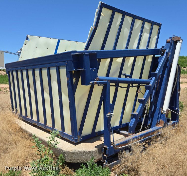 image for item EQ2597 Batch Box 900 feed mixer