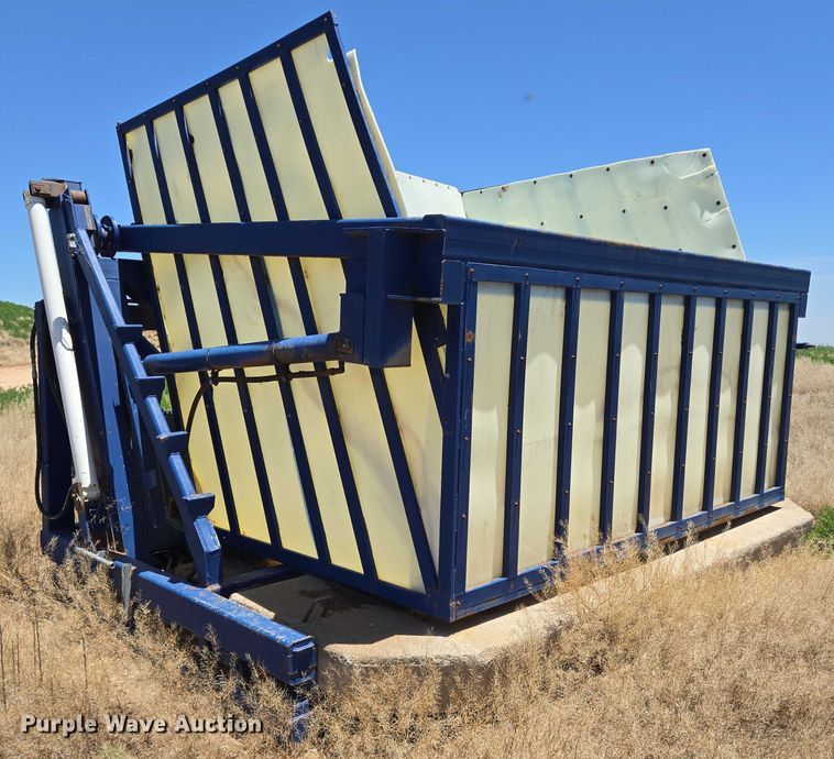 image for item EQ2597 Batch Box 900 feed mixer