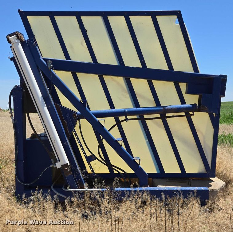 image for item EQ2597 Batch Box 900 feed mixer