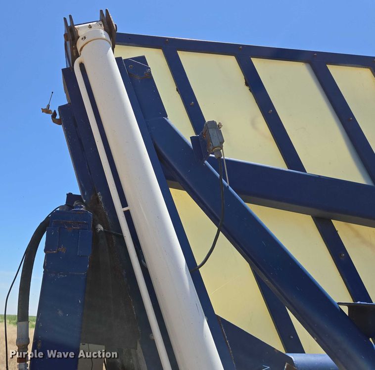 image for item EQ2597 Batch Box 900 feed mixer