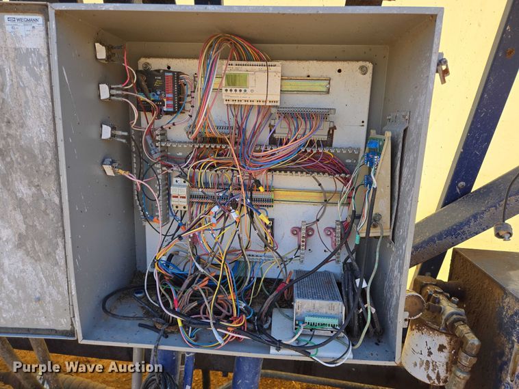 image for item EQ2597 Batch Box 900 feed mixer