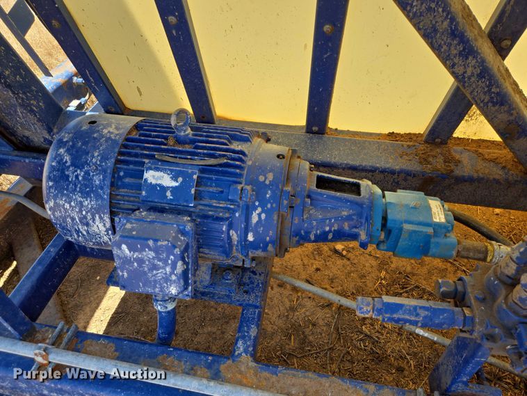 image for item EQ2597 Batch Box 900 feed mixer