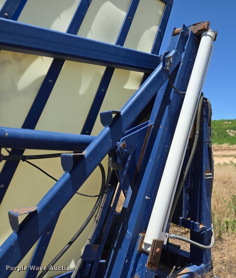 image for item EQ2597 Batch Box 900 feed mixer