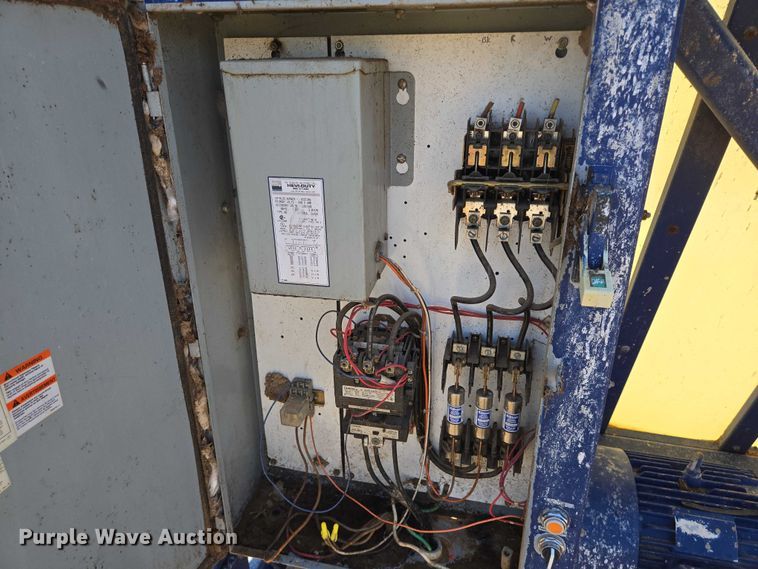 image for item EQ2597 Batch Box 900 feed mixer