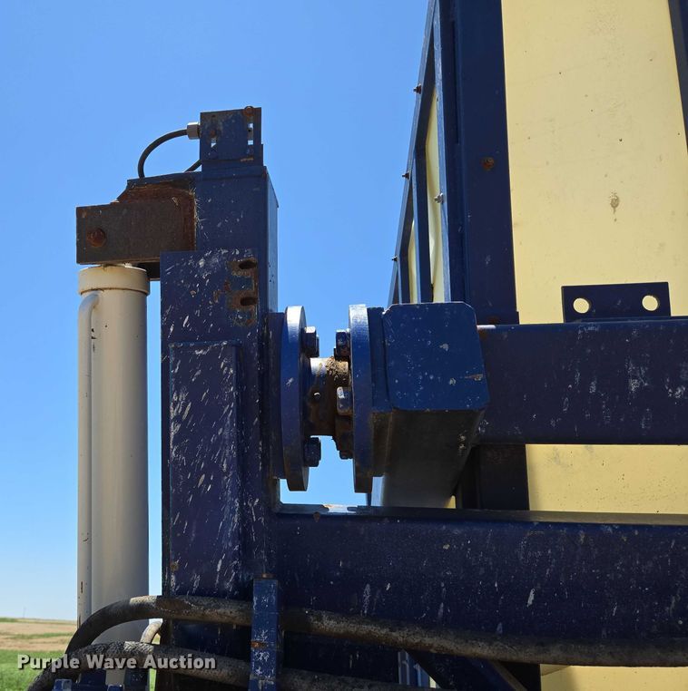 image for item EQ2597 Batch Box 900 feed mixer