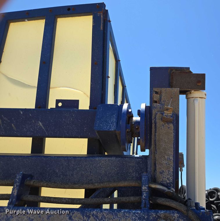 image for item EQ2597 Batch Box 900 feed mixer