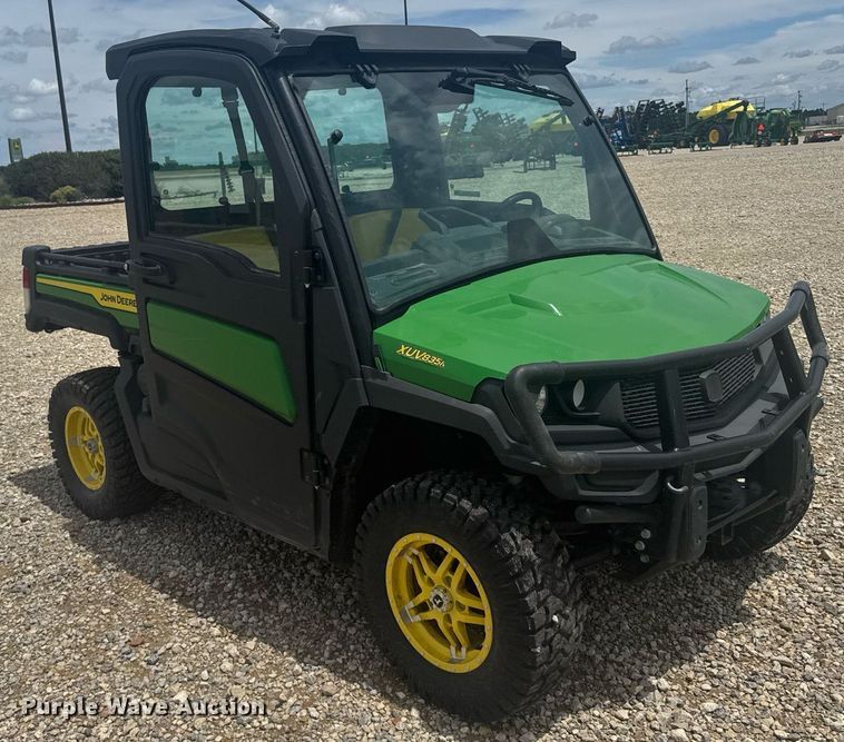 image for item ER2086 2021 John Deere Gator 835M utility vehicle