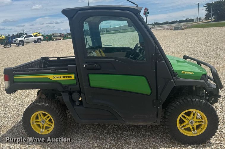 image for item ER2086 2021 John Deere Gator 835M utility vehicle