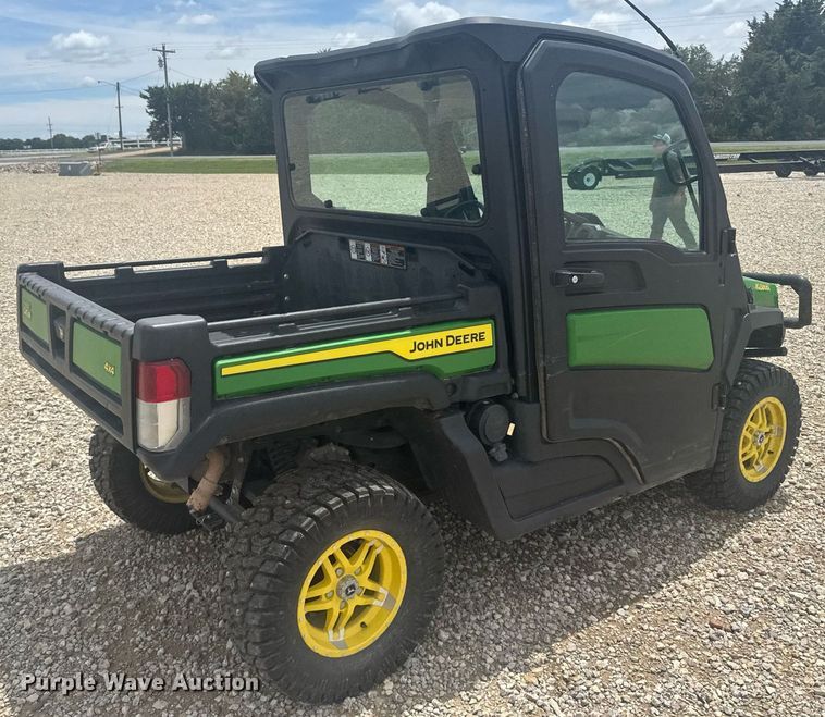 image for item ER2086 2021 John Deere Gator 835M utility vehicle