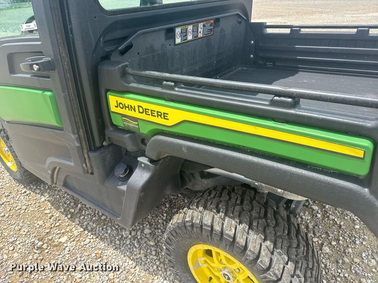 image for item ER2086 2021 John Deere Gator 835M utility vehicle