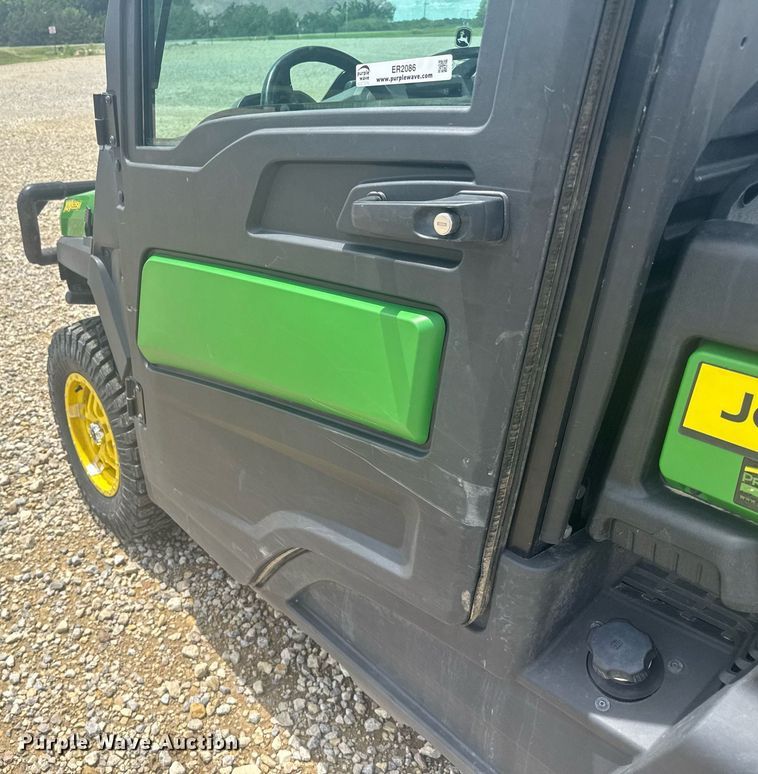 image for item ER2086 2021 John Deere Gator 835M utility vehicle