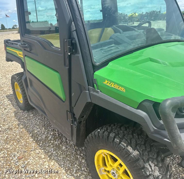 image for item ER2086 2021 John Deere Gator 835M utility vehicle