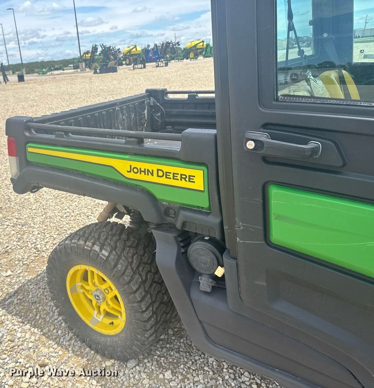 image for item ER2086 2021 John Deere Gator 835M utility vehicle