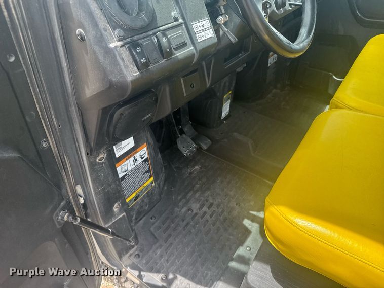 image for item ER2086 2021 John Deere Gator 835M utility vehicle