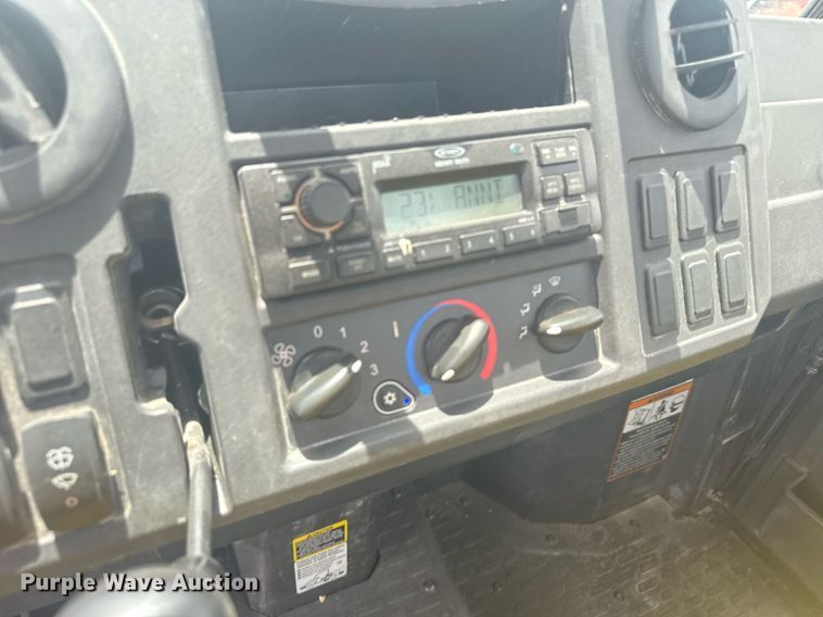 image for item ER2086 2021 John Deere Gator 835M utility vehicle