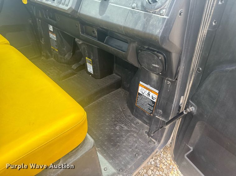 image for item ER2086 2021 John Deere Gator 835M utility vehicle