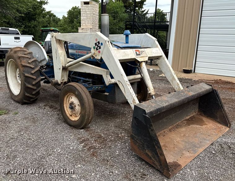 image for item HI9258 1973 Ford 3000 tractor