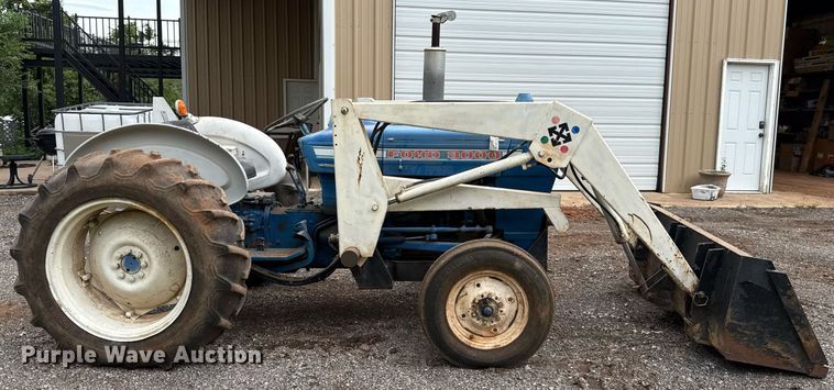 image for item HI9258 1973 Ford 3000 tractor