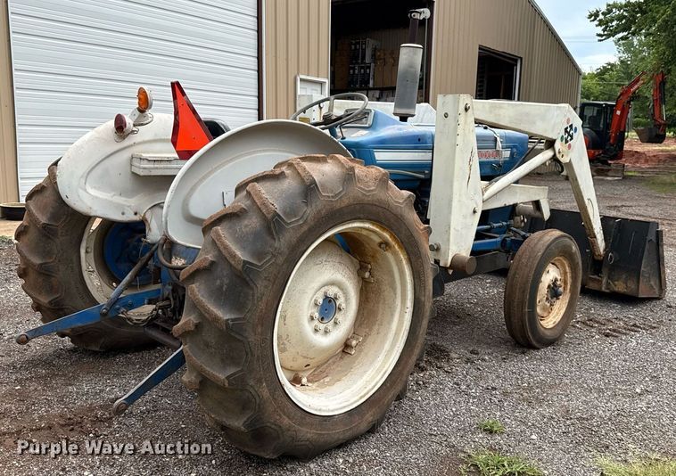 image for item HI9258 1973 Ford 3000 tractor