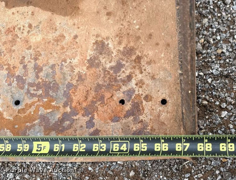 image for item HI9258 1973 Ford 3000 tractor