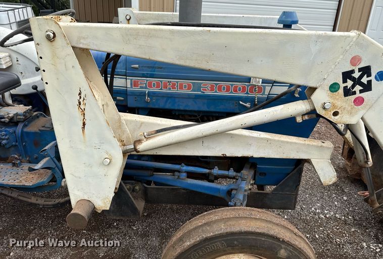 image for item HI9258 1973 Ford 3000 tractor