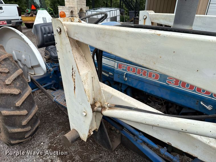 image for item HI9258 1973 Ford 3000 tractor