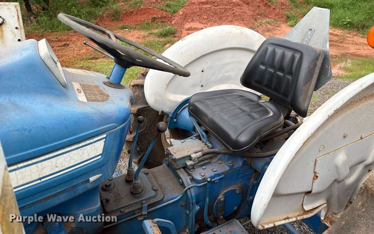 image for item HI9258 1973 Ford 3000 tractor