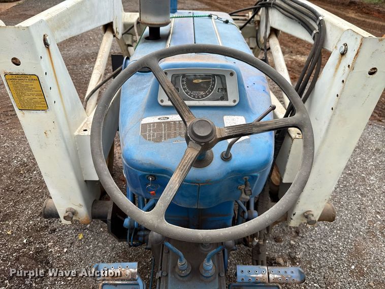 image for item HI9258 1973 Ford 3000 tractor
