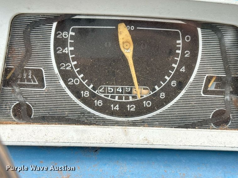 image for item HI9258 1973 Ford 3000 tractor