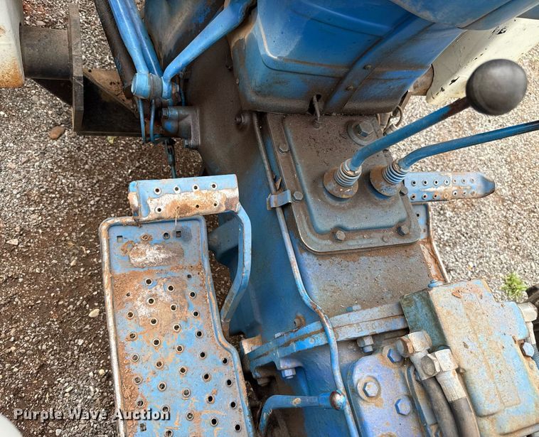 image for item HI9258 1973 Ford 3000 tractor