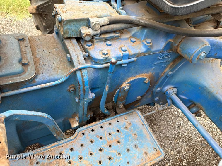 image for item HI9258 1973 Ford 3000 tractor