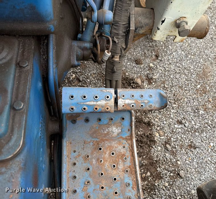 image for item HI9258 1973 Ford 3000 tractor