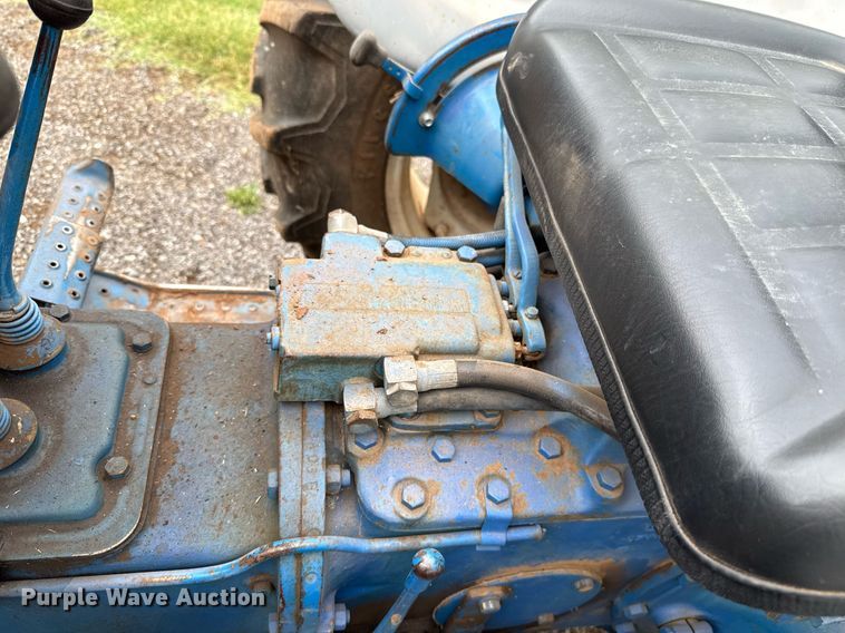 image for item HI9258 1973 Ford 3000 tractor