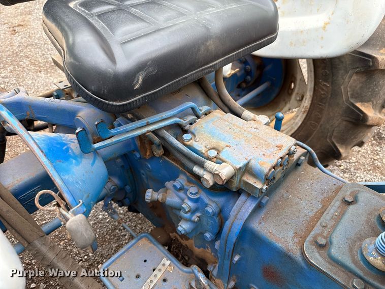 image for item HI9258 1973 Ford 3000 tractor