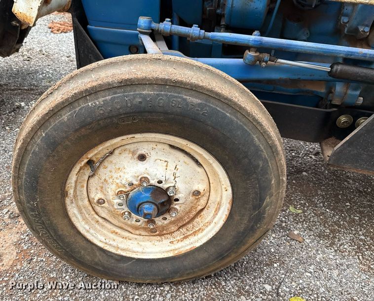 image for item HI9258 1973 Ford 3000 tractor