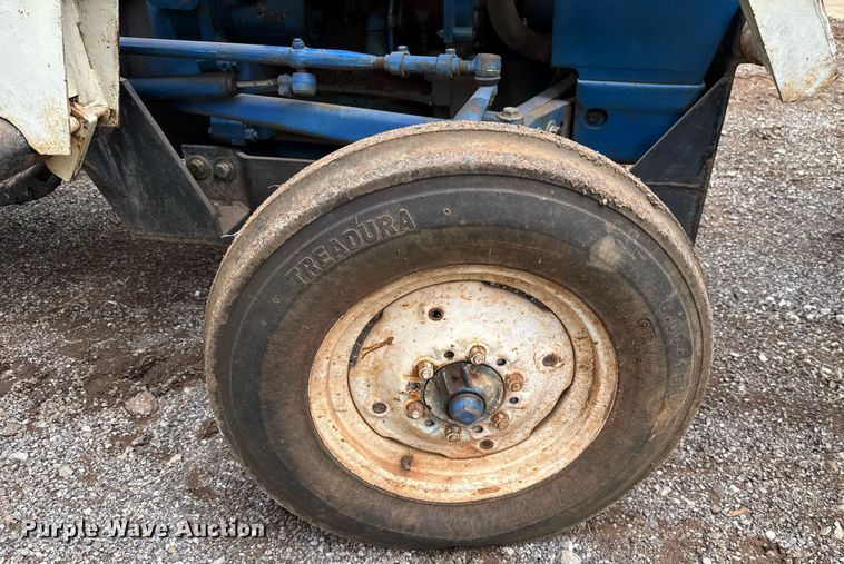 image for item HI9258 1973 Ford 3000 tractor