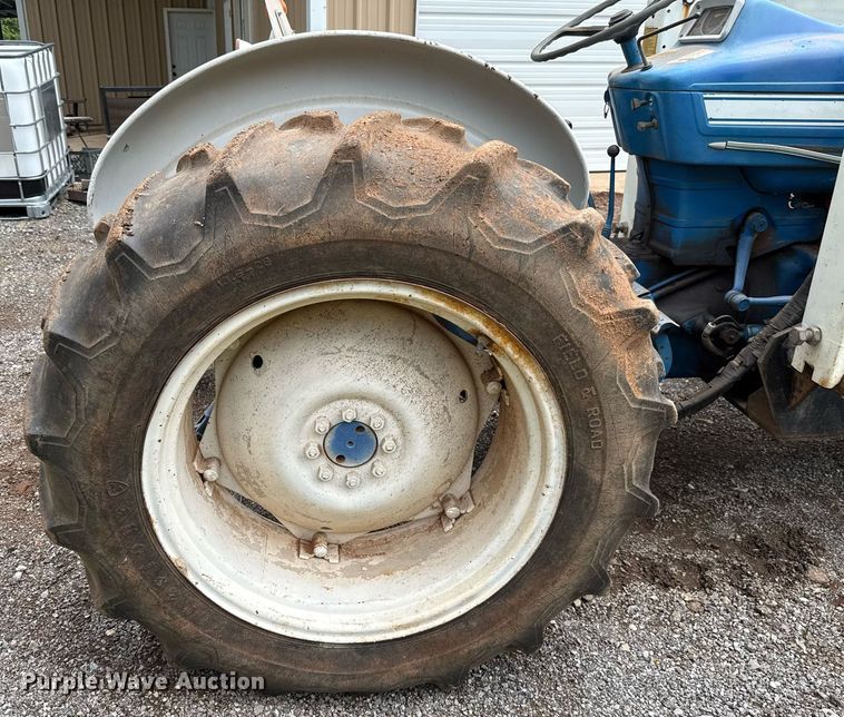 image for item HI9258 1973 Ford 3000 tractor