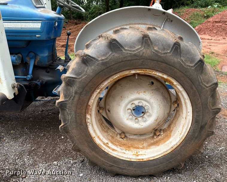 image for item HI9258 1973 Ford 3000 tractor