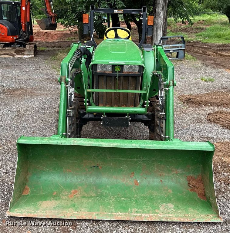 image for item HI9259 2017 John Deere 3032E MFWD tractor