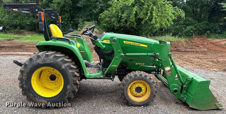 image for item HI9259 2017 John Deere 3032E MFWD tractor