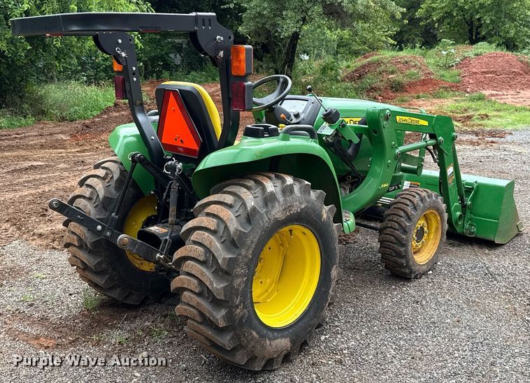 image for item HI9259 2017 John Deere 3032E MFWD tractor