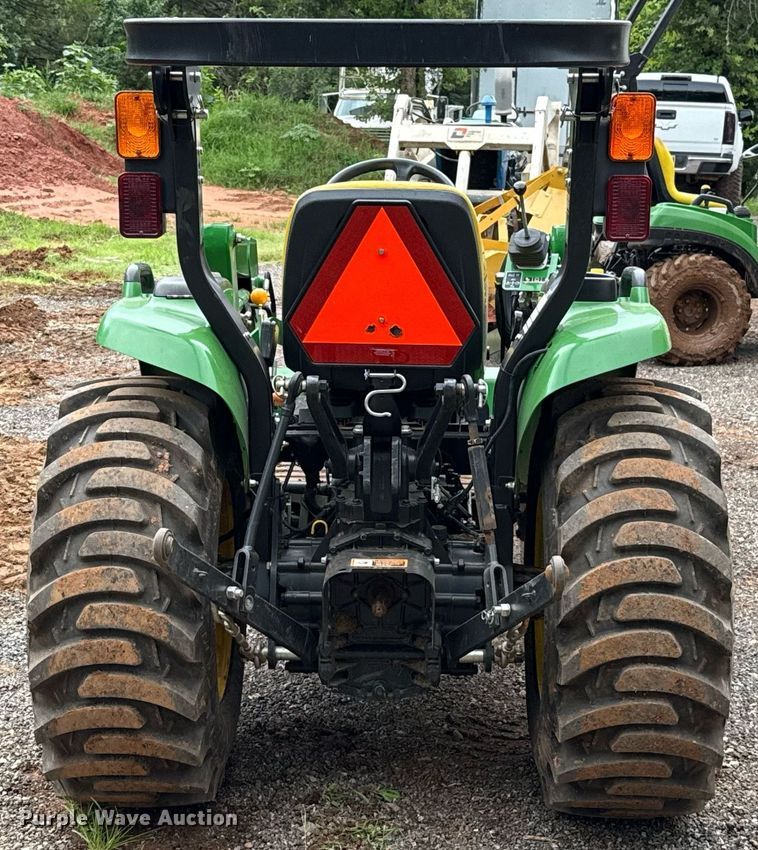 image for item HI9259 2017 John Deere 3032E MFWD tractor