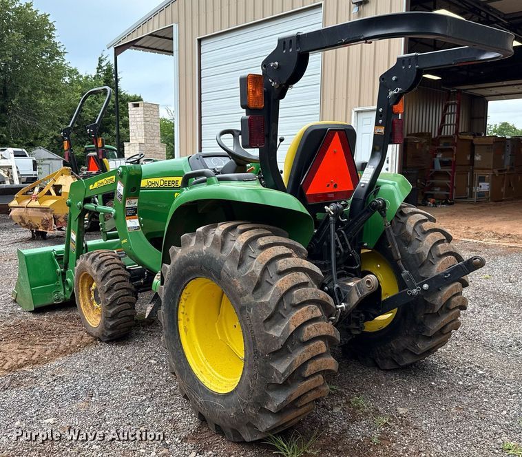 image for item HI9259 2017 John Deere 3032E MFWD tractor